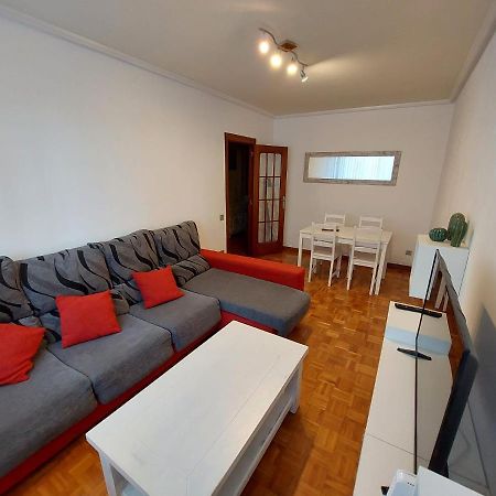 Piso Sencillo Y Acogedor Con Parking Gratuito Apartment Baranain Bagian luar foto