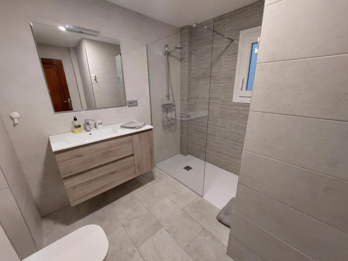 Piso Sencillo Y Acogedor Con Parking Gratuito Apartment Baranain Bagian luar foto