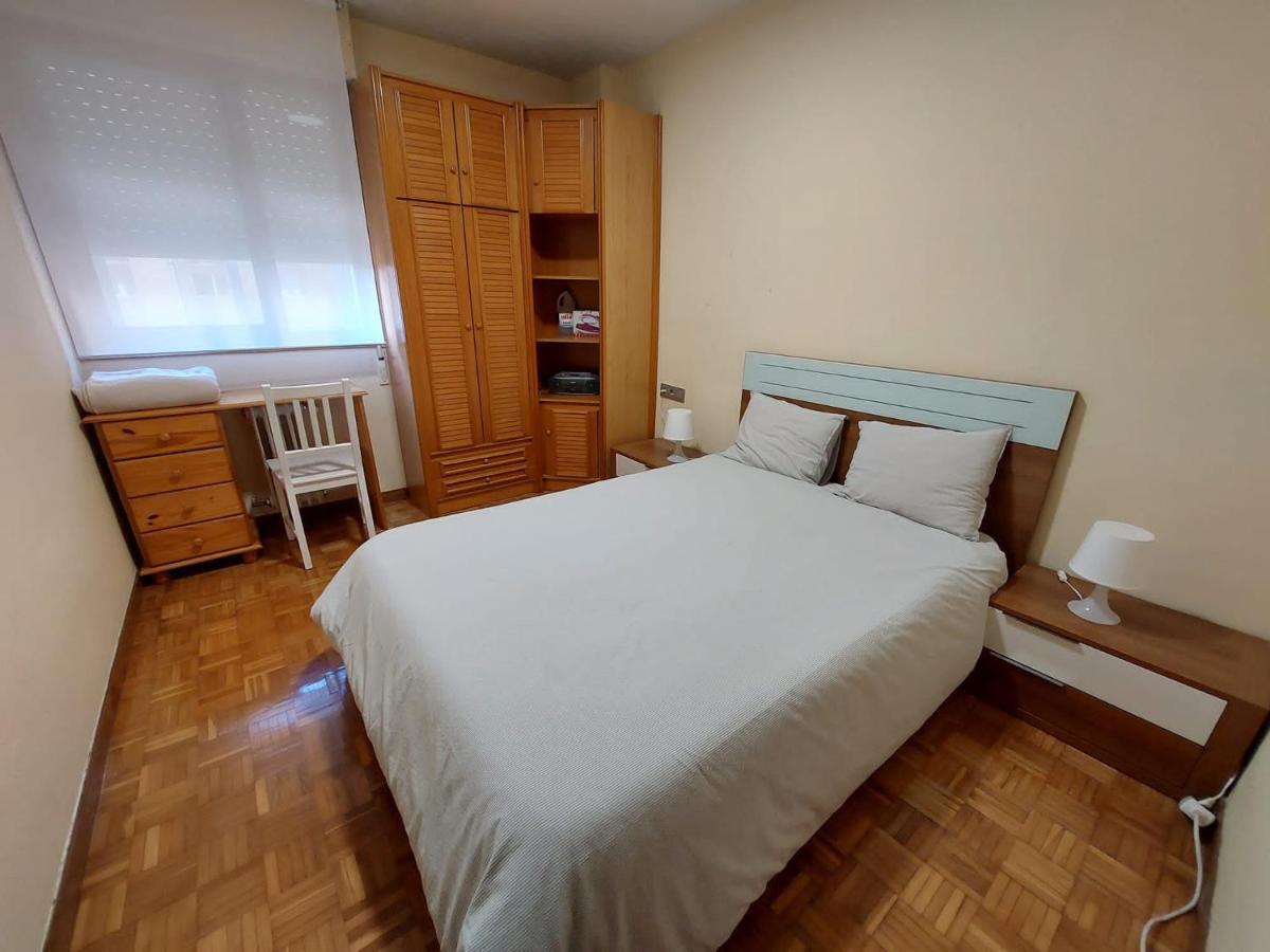 Piso Sencillo Y Acogedor Con Parking Gratuito Apartment Baranain Bagian luar foto