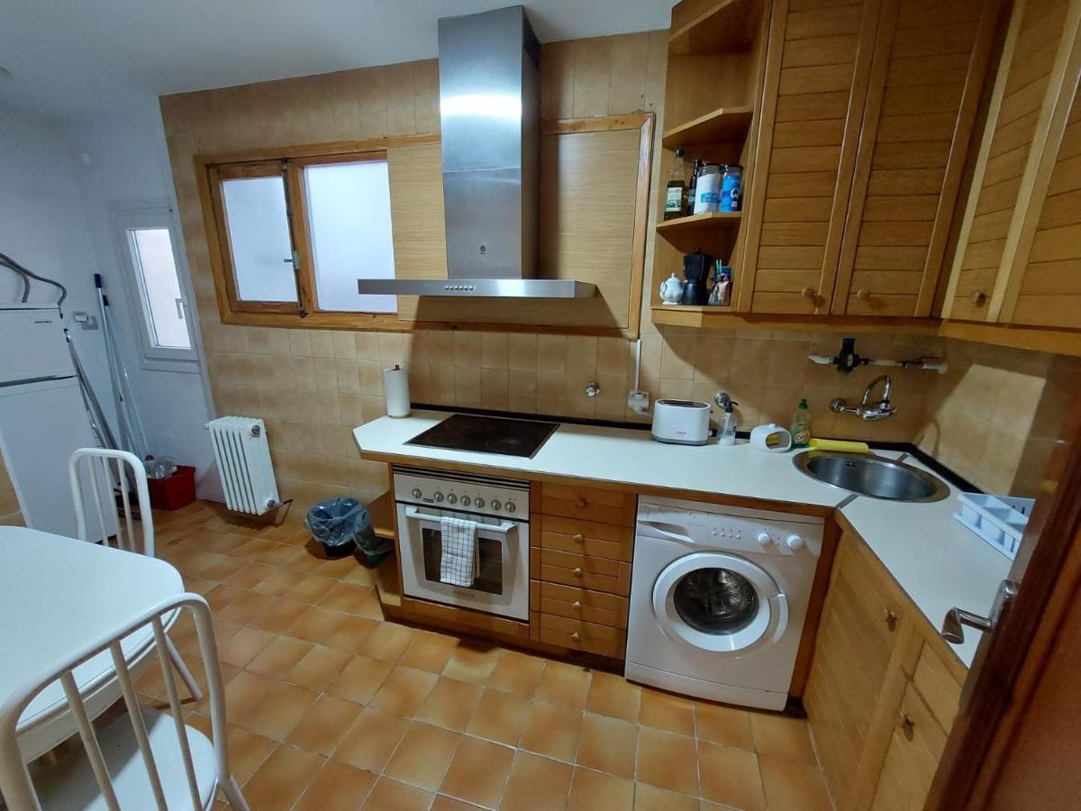 Piso Sencillo Y Acogedor Con Parking Gratuito Apartment Baranain Bagian luar foto